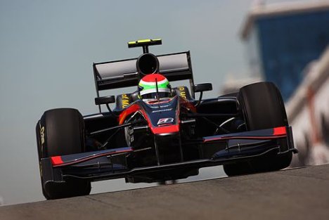 Sakon Yamamoto fik en testtur i Bruno Senna's bil ved fredagens træning i Tyrkiet. De seneste rygter sætter japaneren i forbindelse med HRT sædet i stedet for Senna